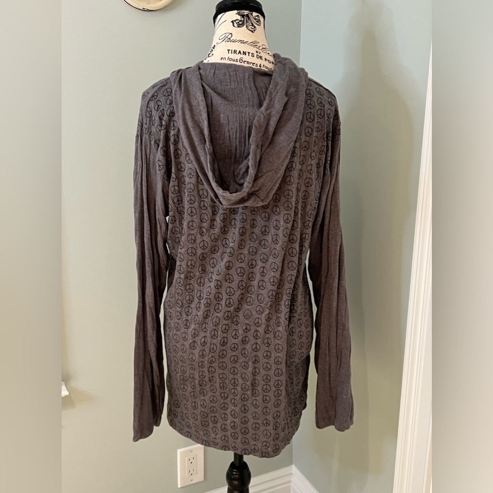 NWT Babu Long Sleeve Hooded Lightweight Yoga Shirt with Peace Symbol | Size L - Picture 10 of 10